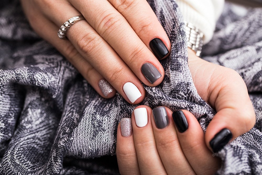Builder Gel vs. Acrylic Nails: Which Is Better for Your Natural Nails?