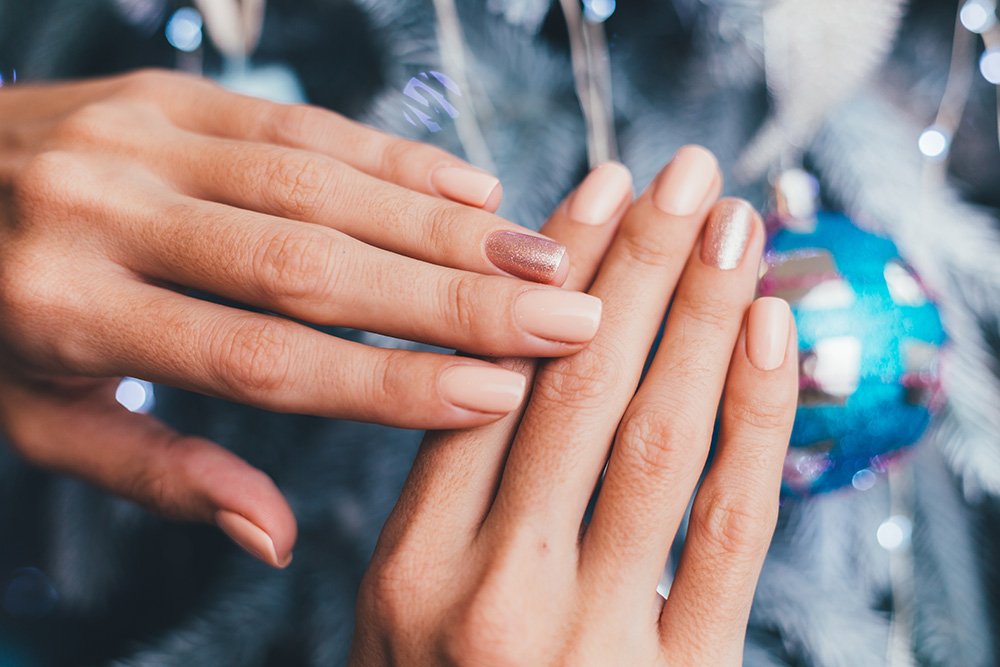 Why Do My Nails Keep Breaking? 10 Common Causes & How to Protect Your Natural Nails